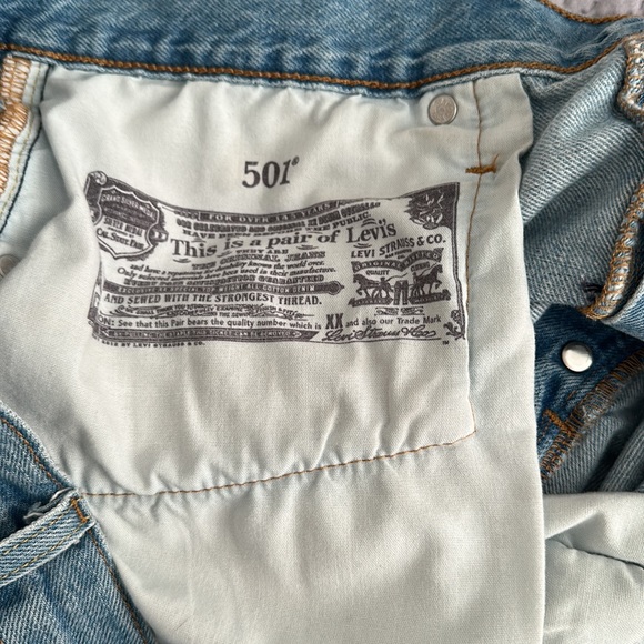 Levi’s 501 Distressed Jean Shorts - Picture 5 of 5
